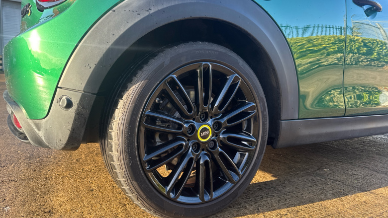 MINI Hatchback 135kW Cooper S Level 2 33kWh 3dr Auto Electric Hatchback